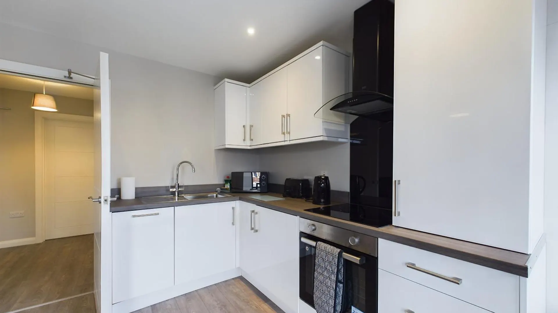 Modern Two Bed In East Belfast Apartment