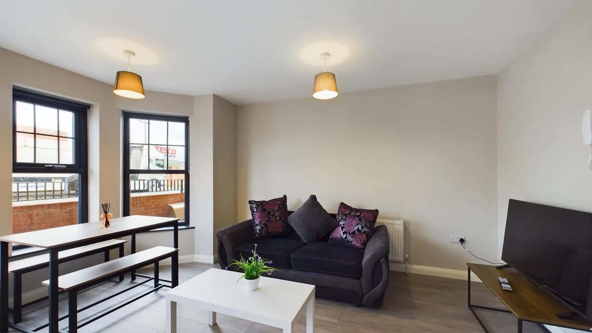 Modern Two Bed In East Belfast Apartment